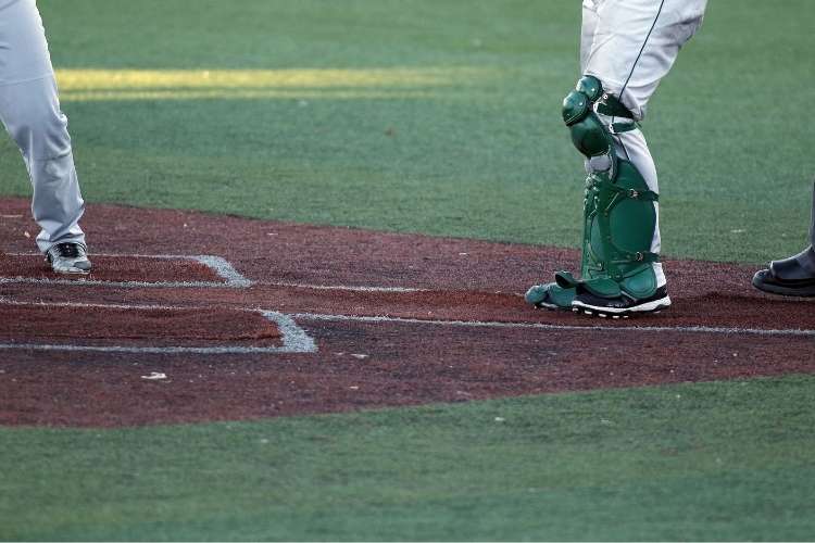 Are Knee Savers Bad For Catchers