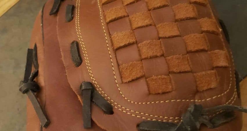 How to Make Your Baseball Glove Sticky