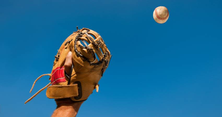 How Should a Baseball Glove Close