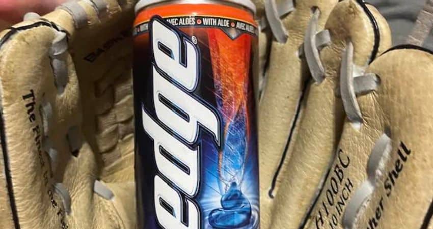 How to Use Shaving Cream to Break in a Baseball Glove How to Use Shaving Cream to Break in a Baseball Glove